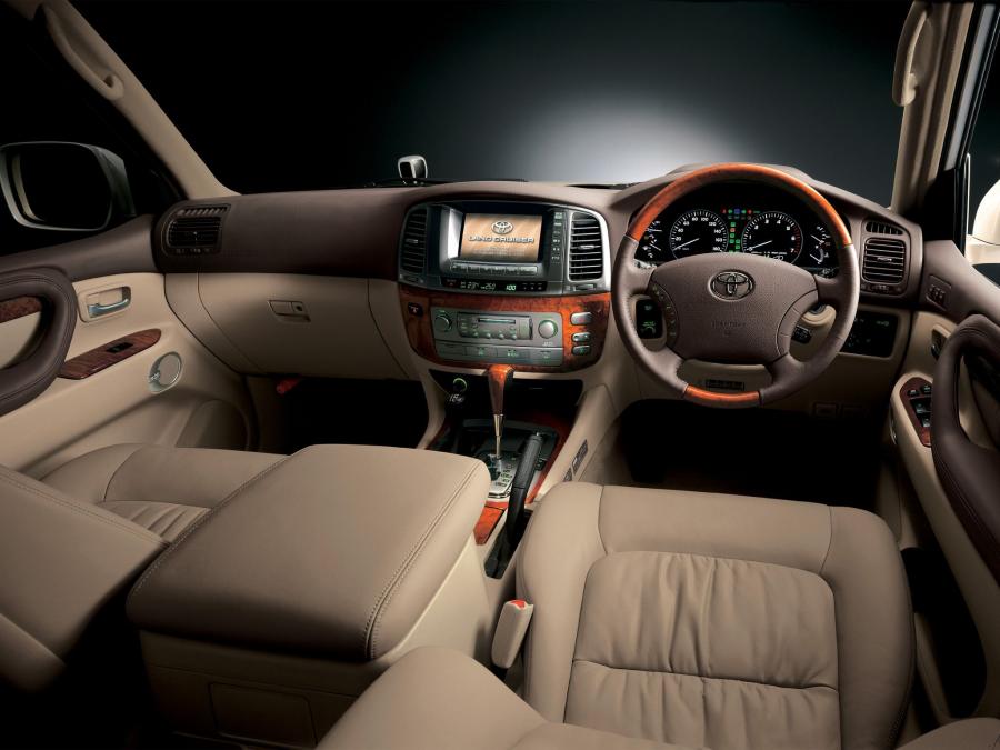  Toyota Land Cruiser Cygnus 2003 года  (фото 2 из 6)